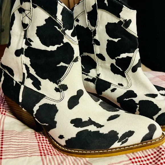 Cow Print Women's Ankle Boots - Black & White Western Style - Picture 6 of 9